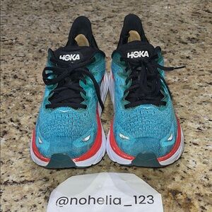 Hoka One One Clifton 8